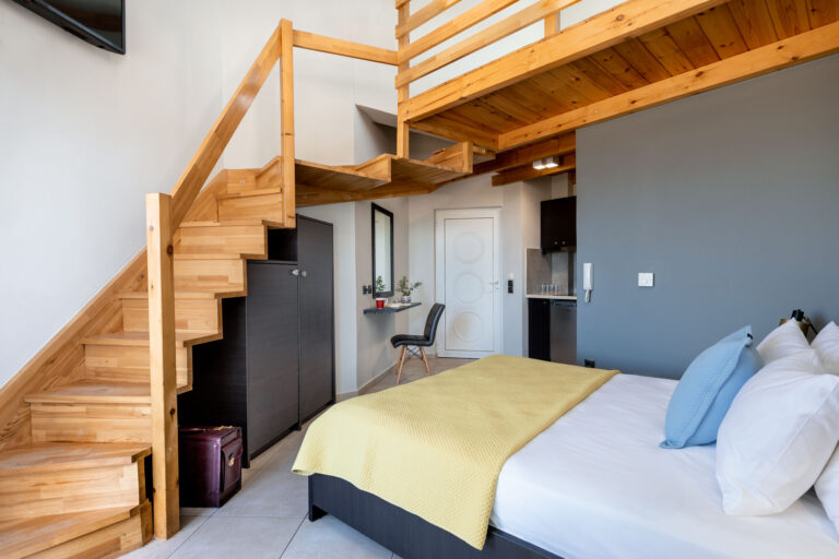 kyparissia diamond 17 768x512