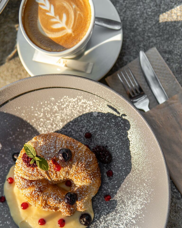 359242483 1011786136822009 1003333178870320921 n 768x959