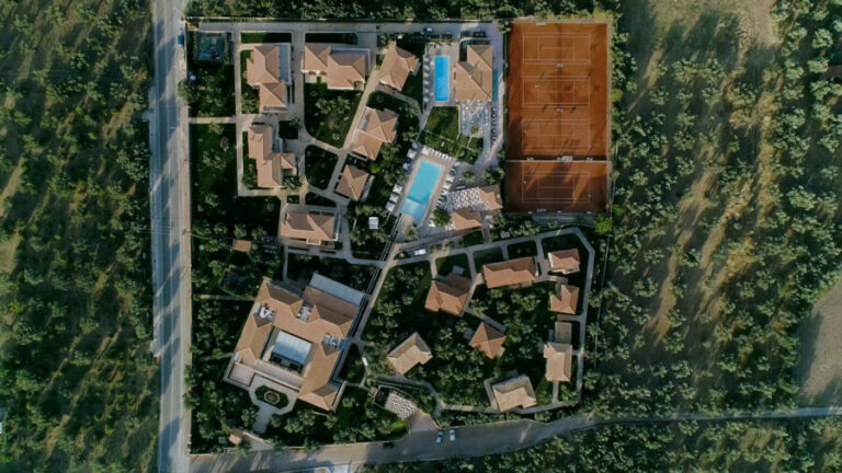 edit.00 05 14 03.Still028 900x506 1 768x432