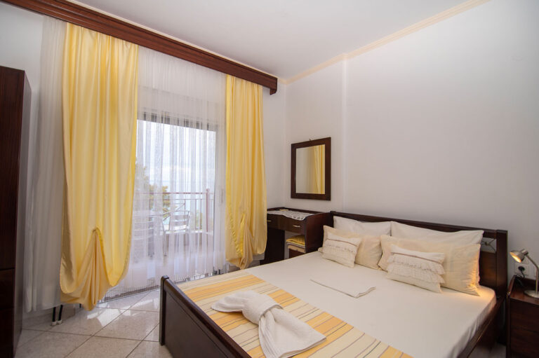 0048405 copy 2 768x511