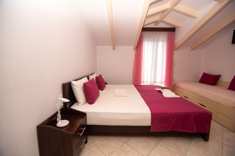 0048520 copy 2 768x511