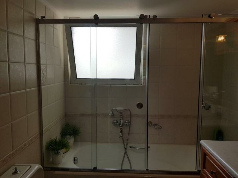 61599 TZAMIA – KRYSTALLA Prendi Glass   Tzamia Krystalla Kornizes Gyalines Kataskeyes Athina sktdlmlm8 768x576