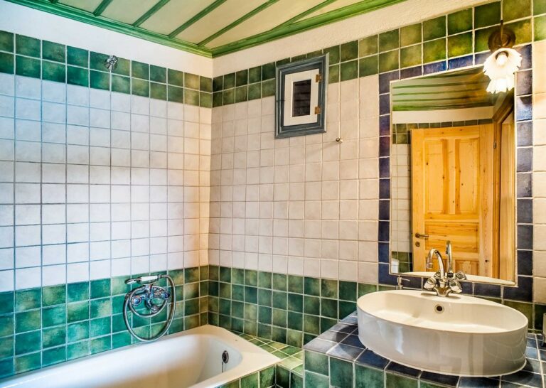 Garden View with Fireplace Bathroom 768x546