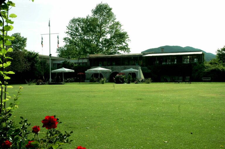 clubhouse 3697 768x511