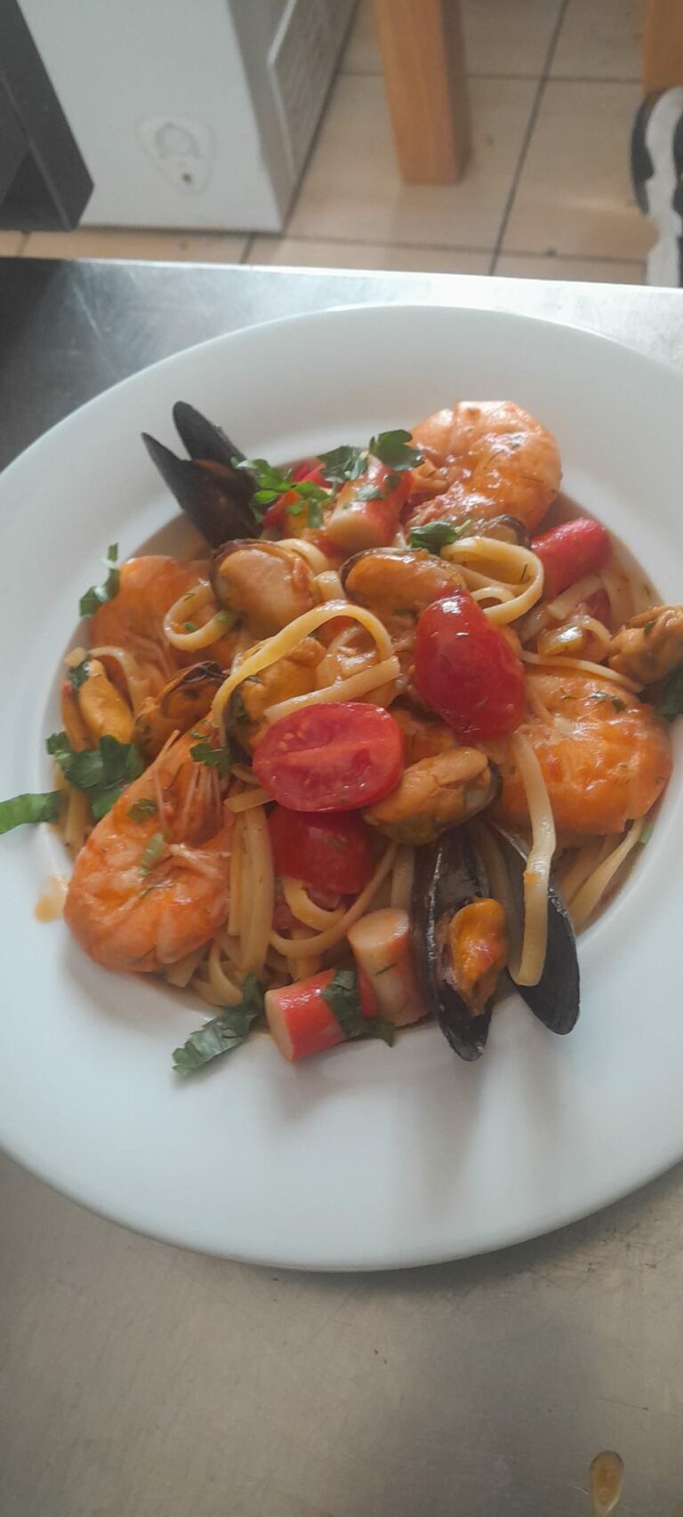 434565400 1010345343940937 1746788316042700975 n 768x1706