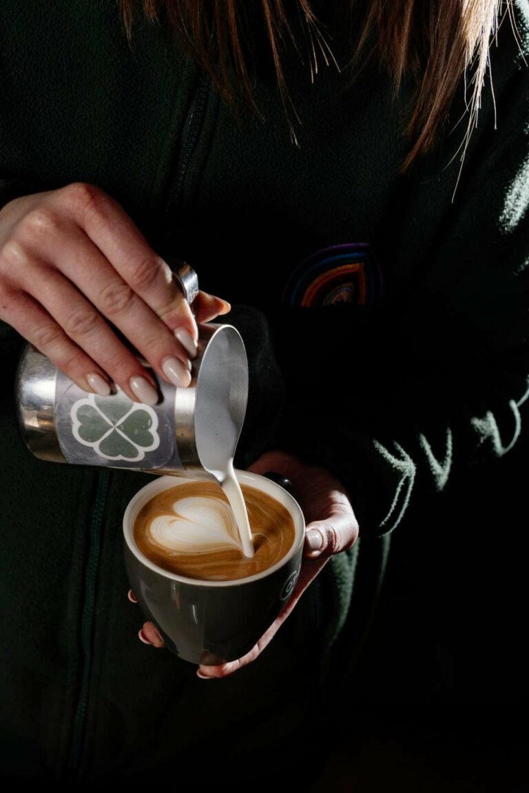 417438840 923264209807766 6309094636411647853 n 768x1152