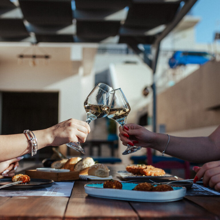 438098690 979050304008586 927902340227878695 n 768x768