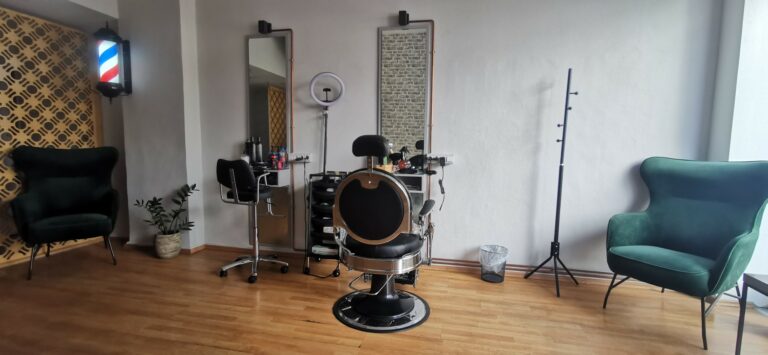 Mike Barbershop Gallery 01 768x355