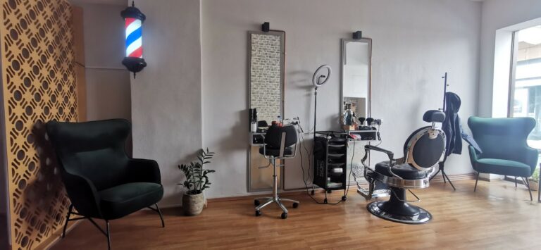 Mike Barbershop Gallery 02 768x355