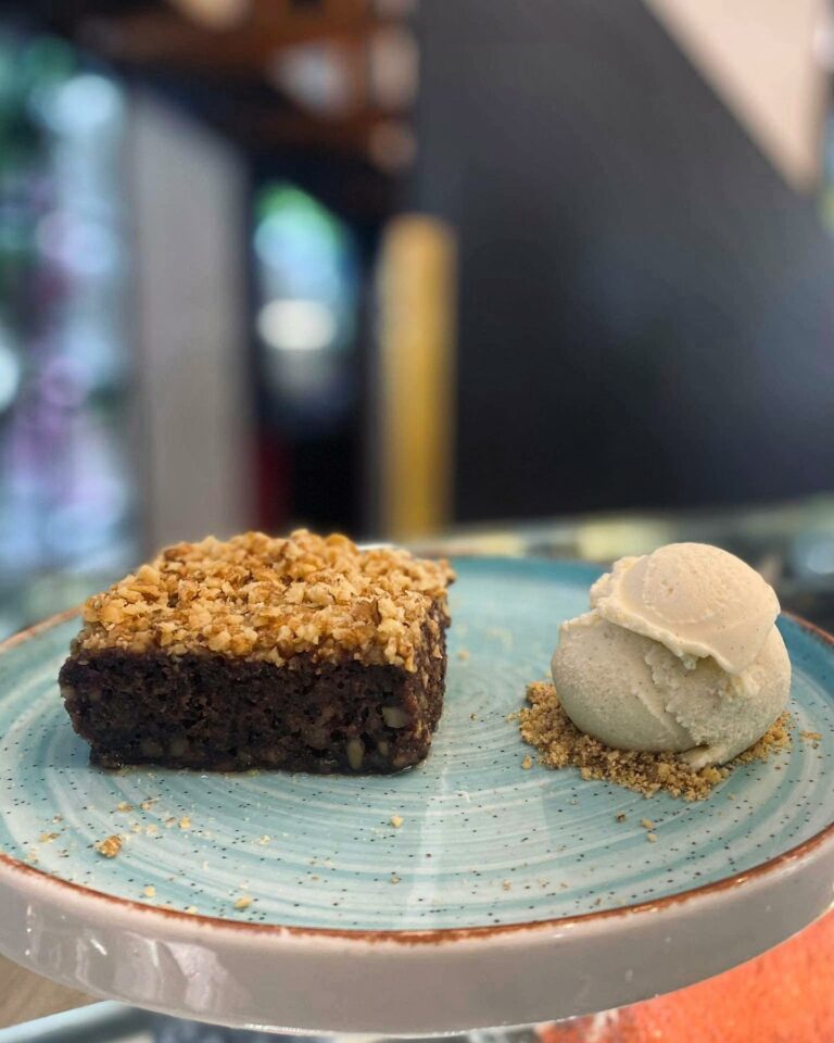 373000776 17945242571690329 7040326388662544099 n 768x960