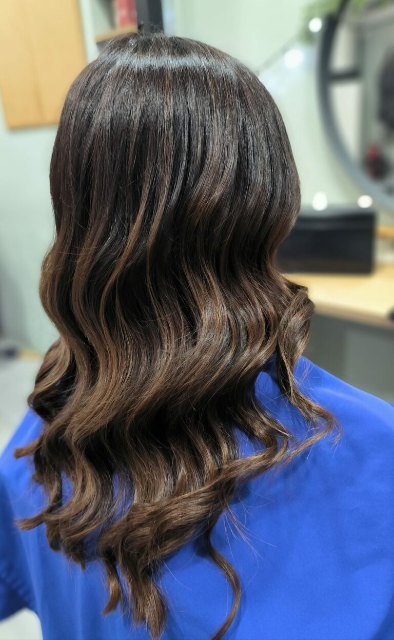 471629017 1154588463333367 2656474756926063032 n 768x1247