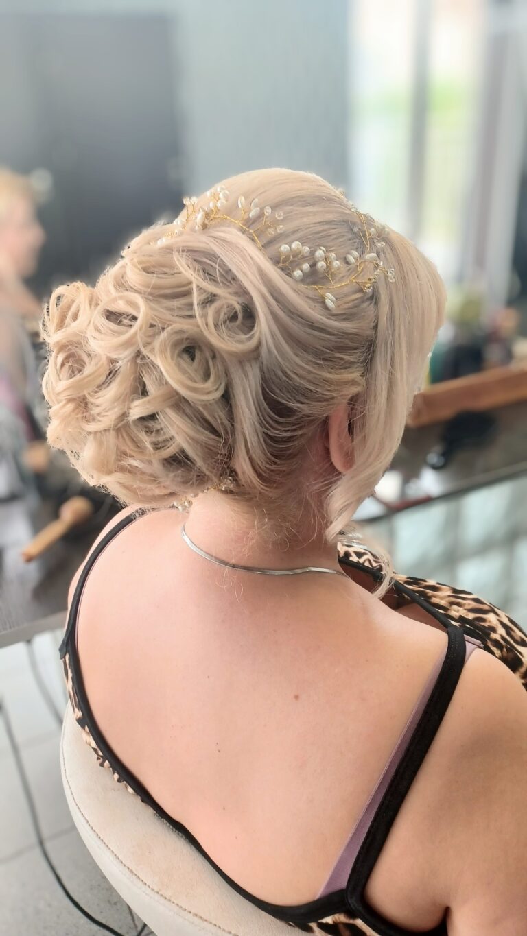 514372668 1137475448177861 8358119413553913887 n 768x1365