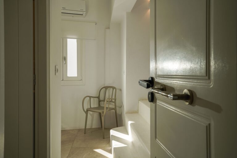 23Hotel Room Economy 08 scaled 1 768x512