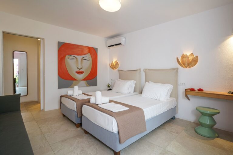 23Hotel Room Standard 01 2048x1366 1 768x512