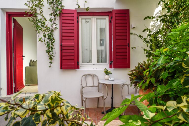 23Hotel Room Standard 011 scaled 1 768x512