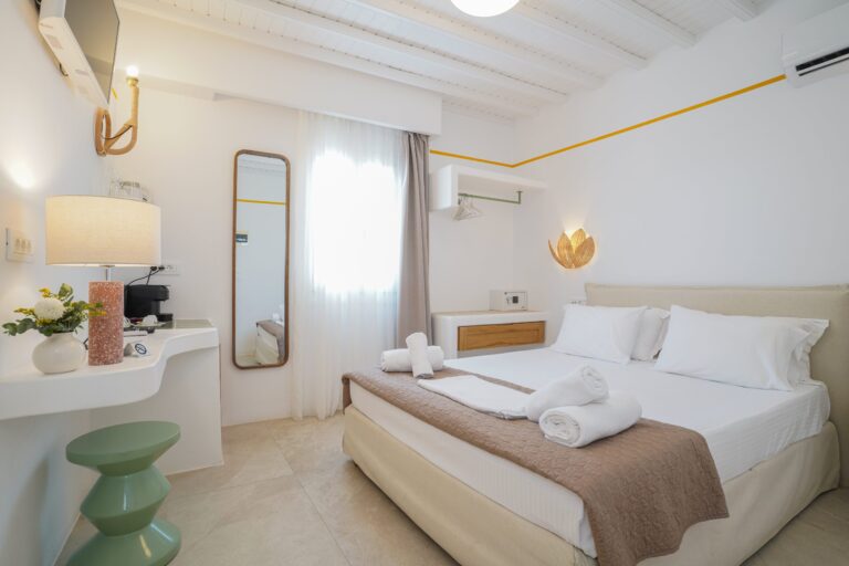 23Hotel Suite Junior 03 min scaled 1 768x512