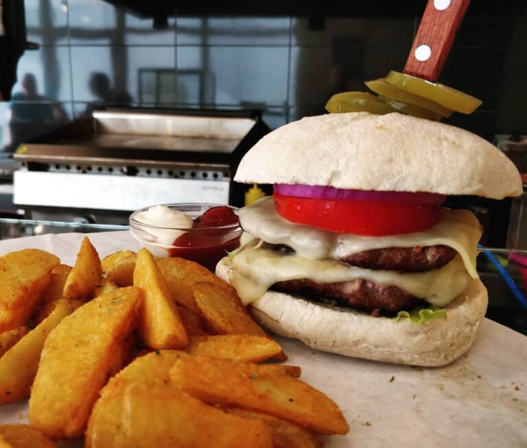 33923747 1245548918881851 5872239235968270336 n 768x654