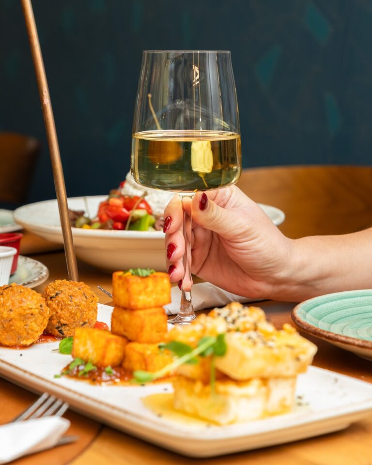 524963425 1077704587676479 8936991043537807427 n 768x960