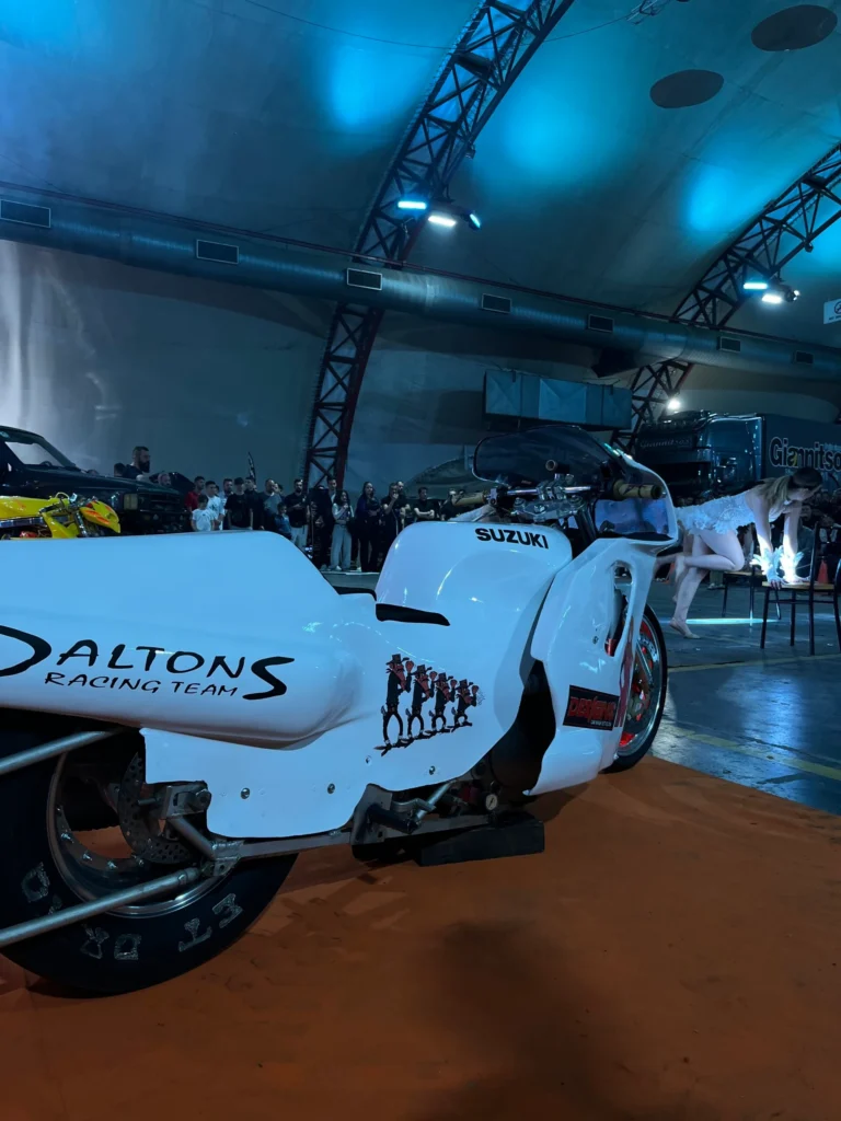 dragster 768x1024
